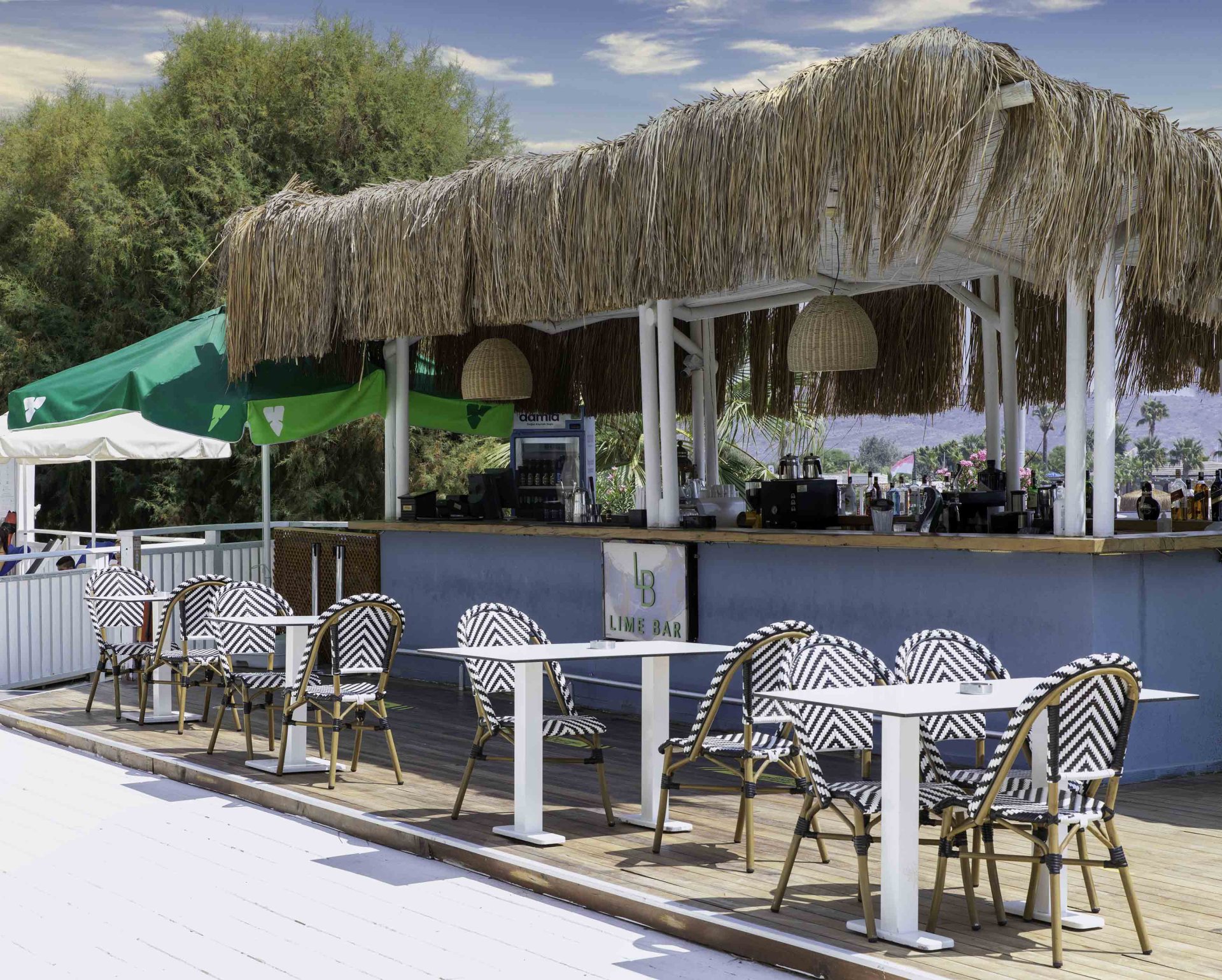 Pool Bar