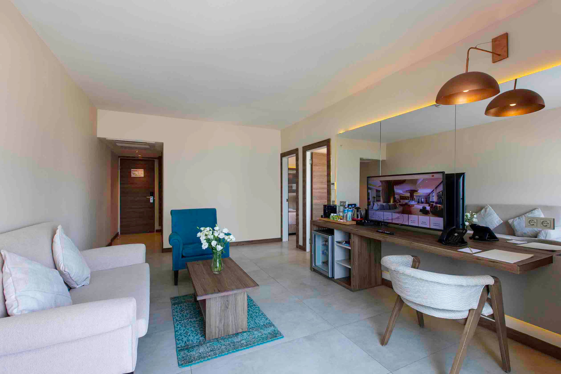 Aile Süit Deniz Manzaralı — Salon
