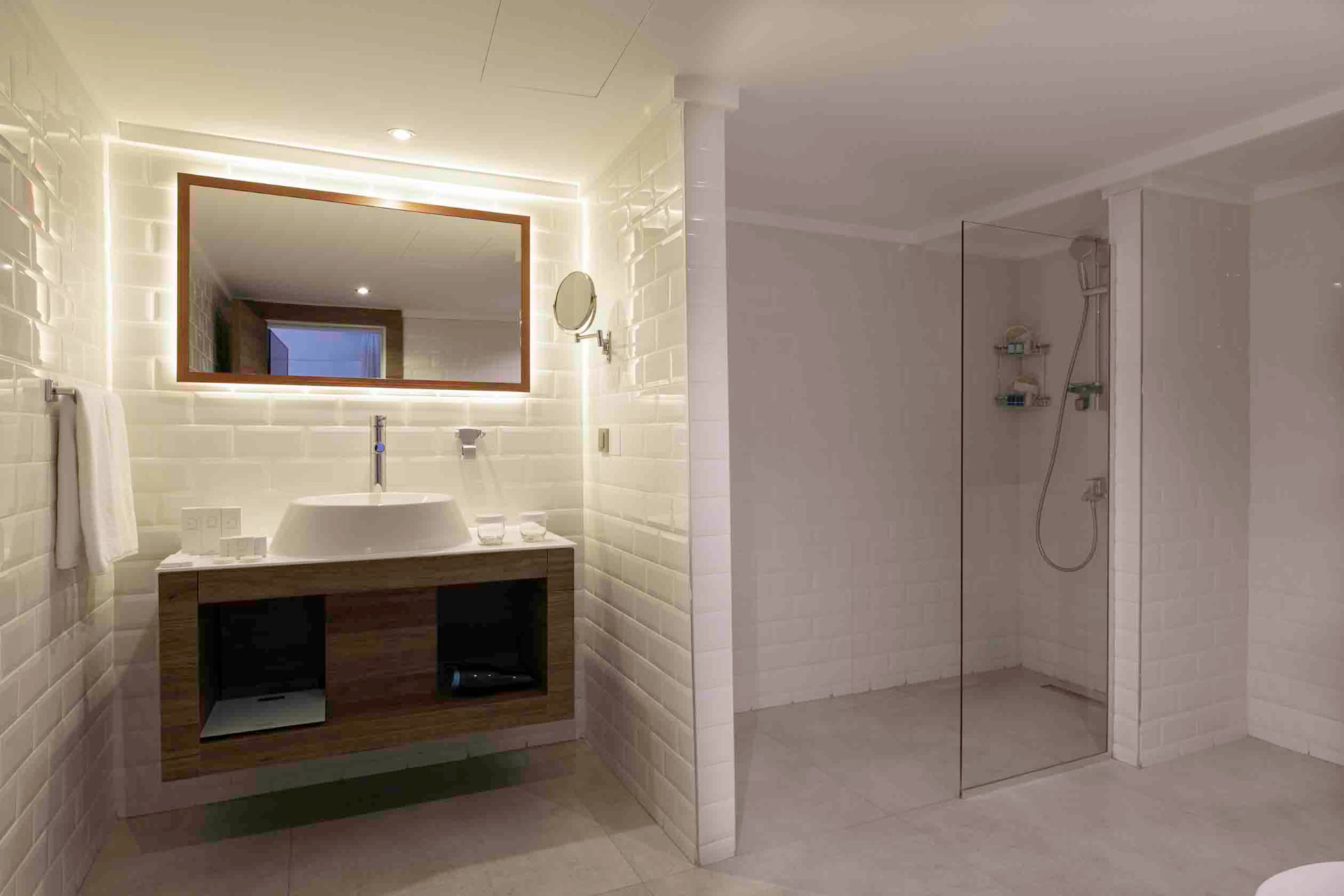 Deniz Manzaralı Süit Oda · Banyo
