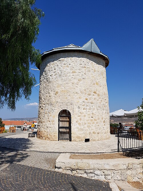 Alaçatı Yel Değirmenleri
