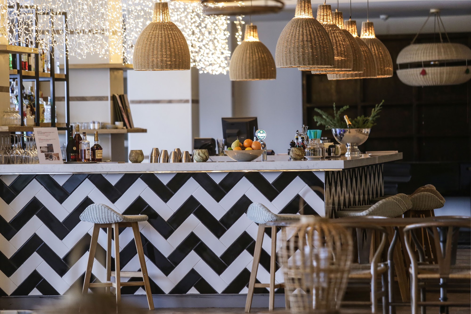 Lobby Bar · Zikzak tezgâh